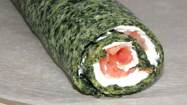 рулет из шпината и семги со сливочным сыром