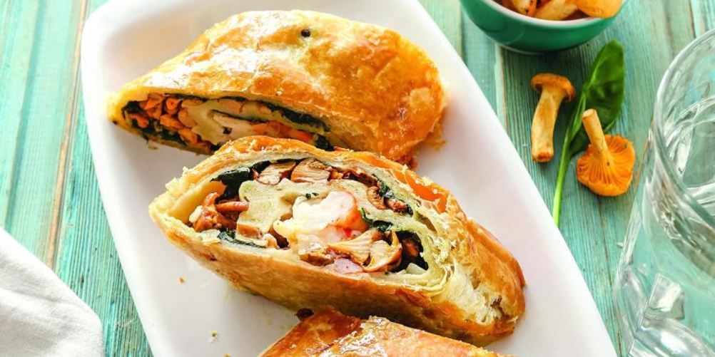 Рецепт рулет с лисичками, зеленью и креветками