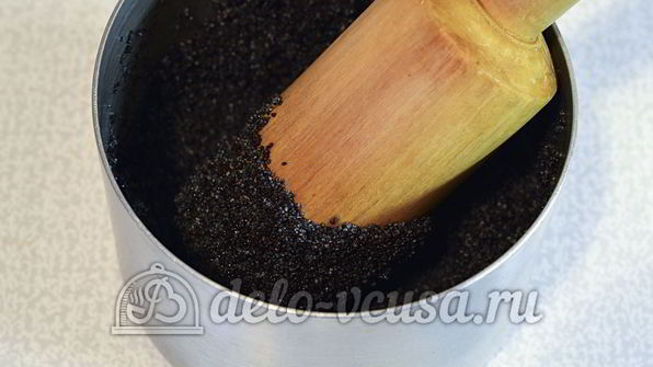 рулет с маком из слоеного теста