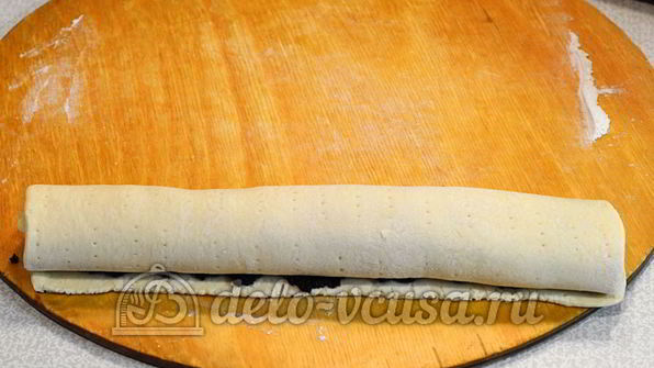 рулет с маком из слоеного теста