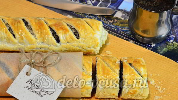 рулет с маком из слоеного теста