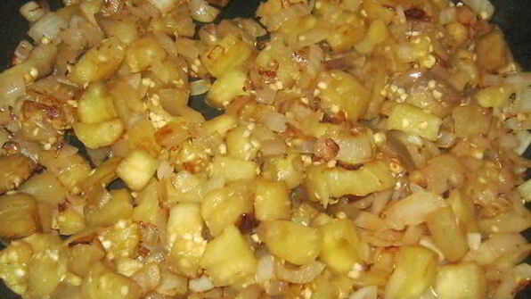 рулет с начинкой из баклажанов и грибов