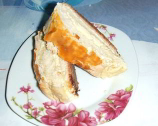 Рулет с творожной начинкой