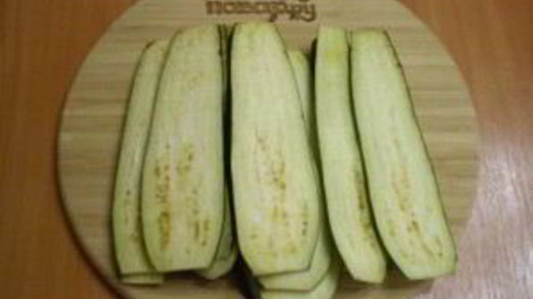 рулетики из баклажанов с морковкой и чесноком