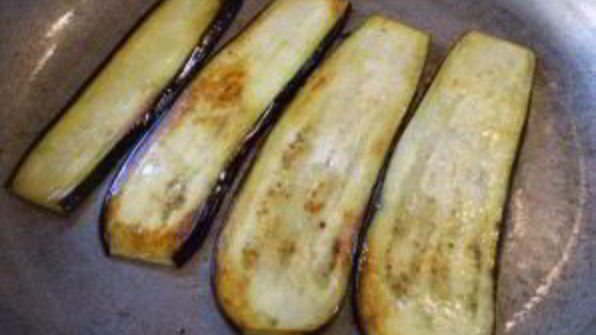 рулетики из баклажанов с морковкой и чесноком