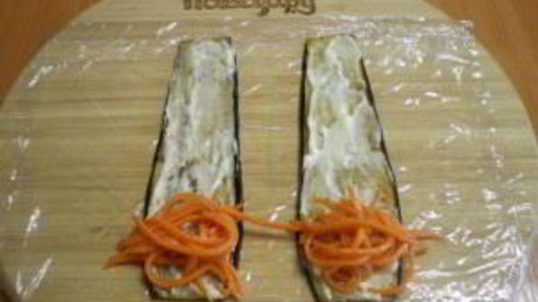 рулетики из баклажанов с морковкой и чесноком