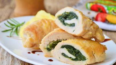 Рулетики из индейки с копченым лососем