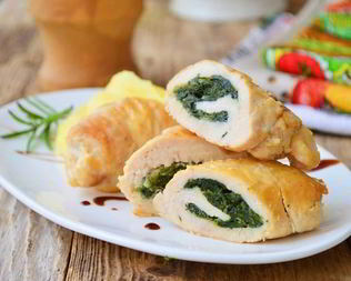 Рулетики из индейки с копченым лососем