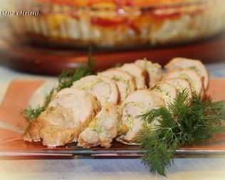 Рулетики из индейки с творожно-чесночной начинкой