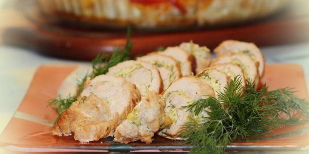 Рецепт рулетики из индейки с творожно-чесночной начинкой