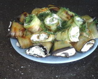 Рулетики из кабачков и баклажанов