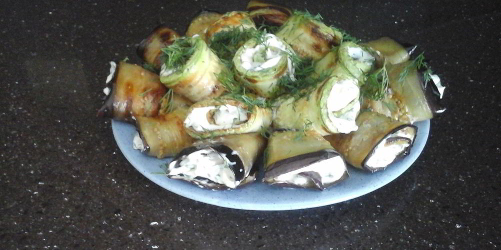 Рецепт рулетики из кабачков и баклажанов