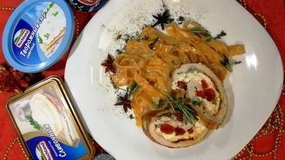 Рулетики из куриного филе с начинкой из творожного сыра