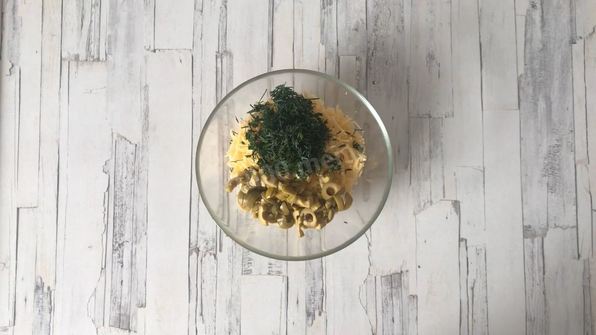 рулетики из слоеного теста с сыром