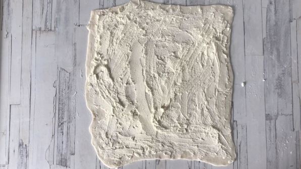 рулетики из слоеного теста с сыром