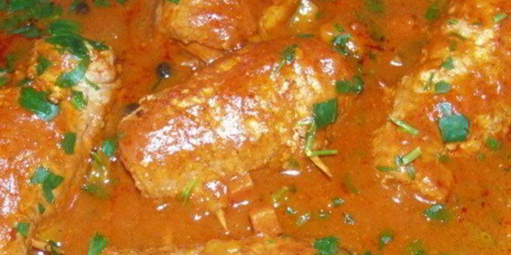 Рецепт рулетики из свинины в томатном соусе