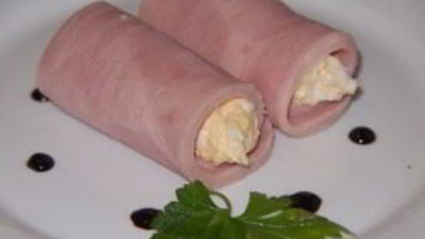 рулетики из ветчины с сырной начинкой