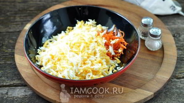 рулетики из ветчины с сыром и корейской морковью