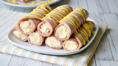 Рулетики с сыром и чесноком из ветчины