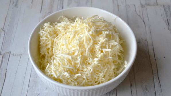 рулетики с сыром и чесноком из ветчины