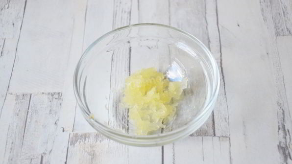 рулетики с сыром и чесноком из ветчины