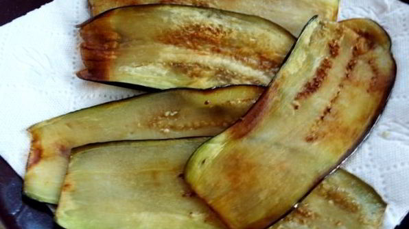 рулеты из баклажанов с сыром и чесноком