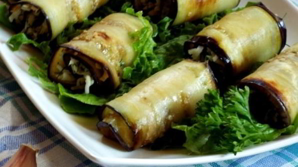 рулеты из баклажанов с сыром и чесноком