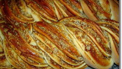 Сдобный рулет из холодного дрожжевого теста