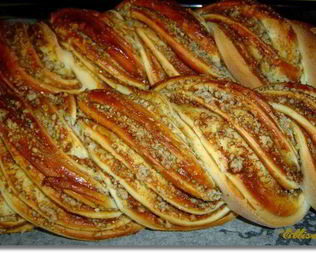 Сдобный рулет из холодного дрожжевого теста