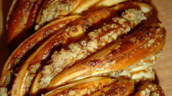 сдобный рулет из холодного дрожжевого теста