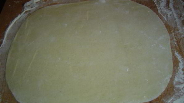 сдобный рулет из холодного дрожжевого теста