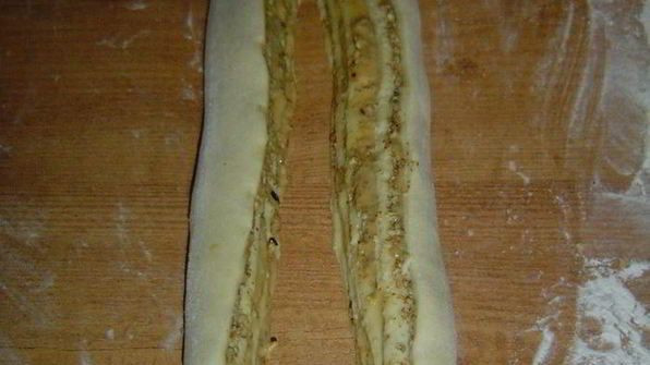 сдобный рулет из холодного дрожжевого теста