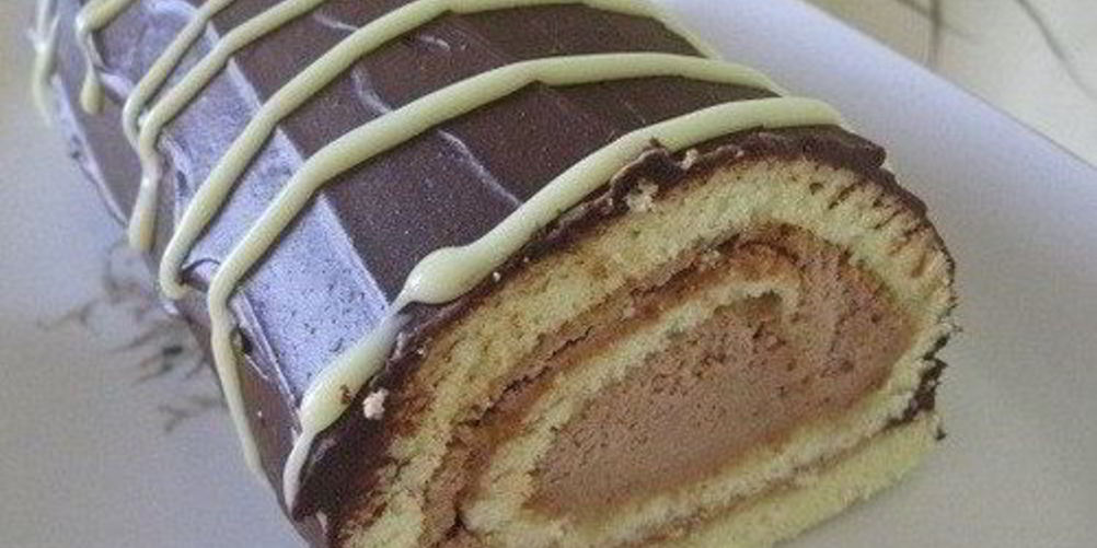 Рецепт шоколадный рулет в глазури лакомка