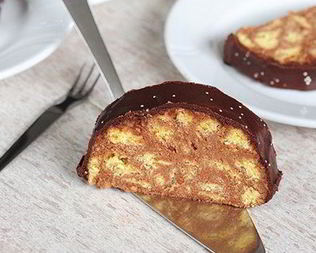 Шоколадный рулет в глазури с ромом