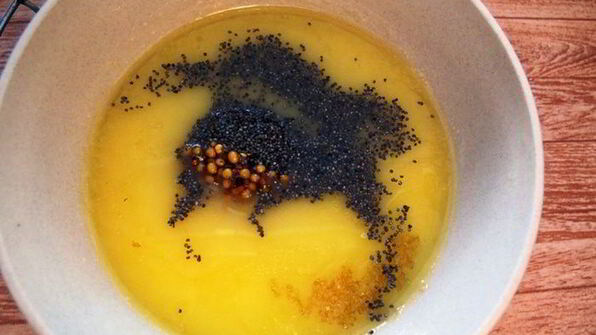 слоеные рулетики в заливке