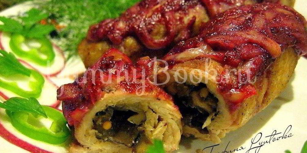 Рецепт свиные рулетики с грибами под брусничным соусом