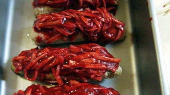 свиные рулетики с грибами под брусничным соусом