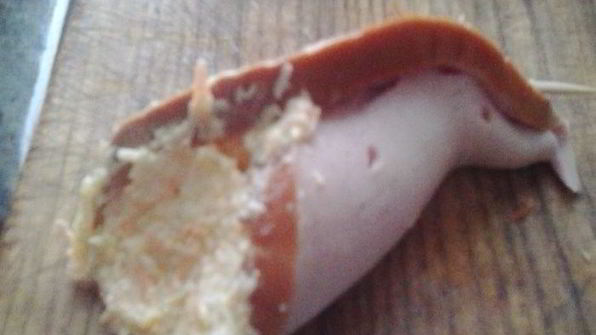 закусочные рулетики с колбасой и сыром