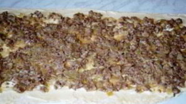 закусочные рулеты из слоеного теста