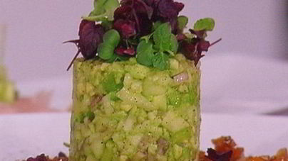 Севиче из филе форели с авокадово-яблочным тартаром