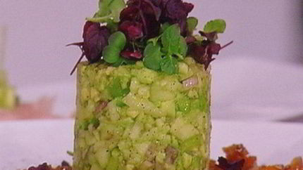 Севиче из филе форели с авокадово-яблочным тартаром