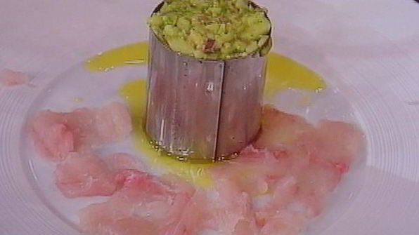 севиче из филе форели с авокадово-яблочным тартаром