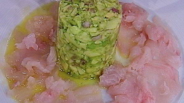 севиче из филе форели с авокадово-яблочным тартаром