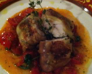 Сибас в баклажанах с томатным соусом