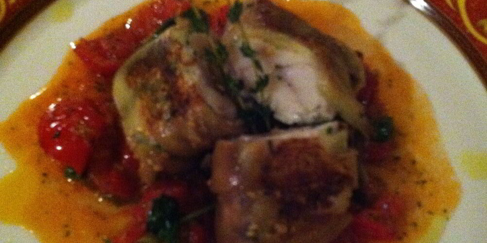 Рецепт сибас в баклажанах с томатным соусом