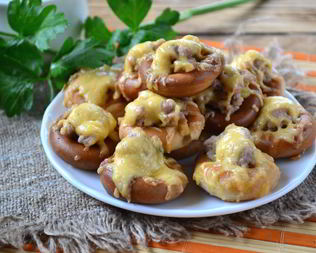 Сушки, фаршированные фаршем