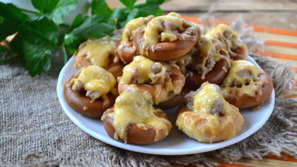 Сушки, фаршированные фаршем