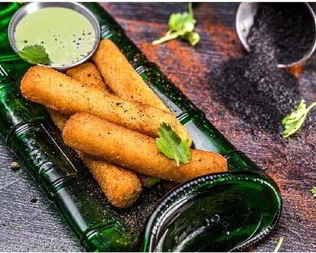 Сырные палочки с соусом из авокадо