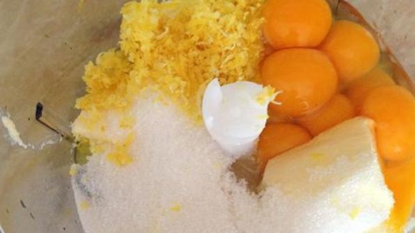 миндальный тарт с лимонным пудингом