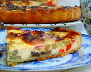 Сметанный тарт с овощами и фетой